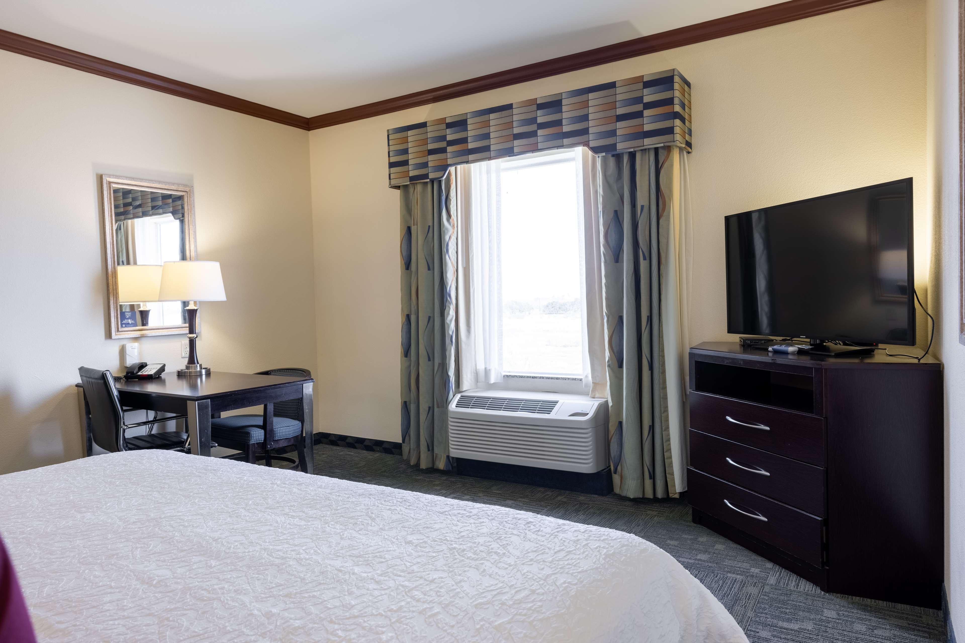 Hampton Inn Alice Екстериор снимка