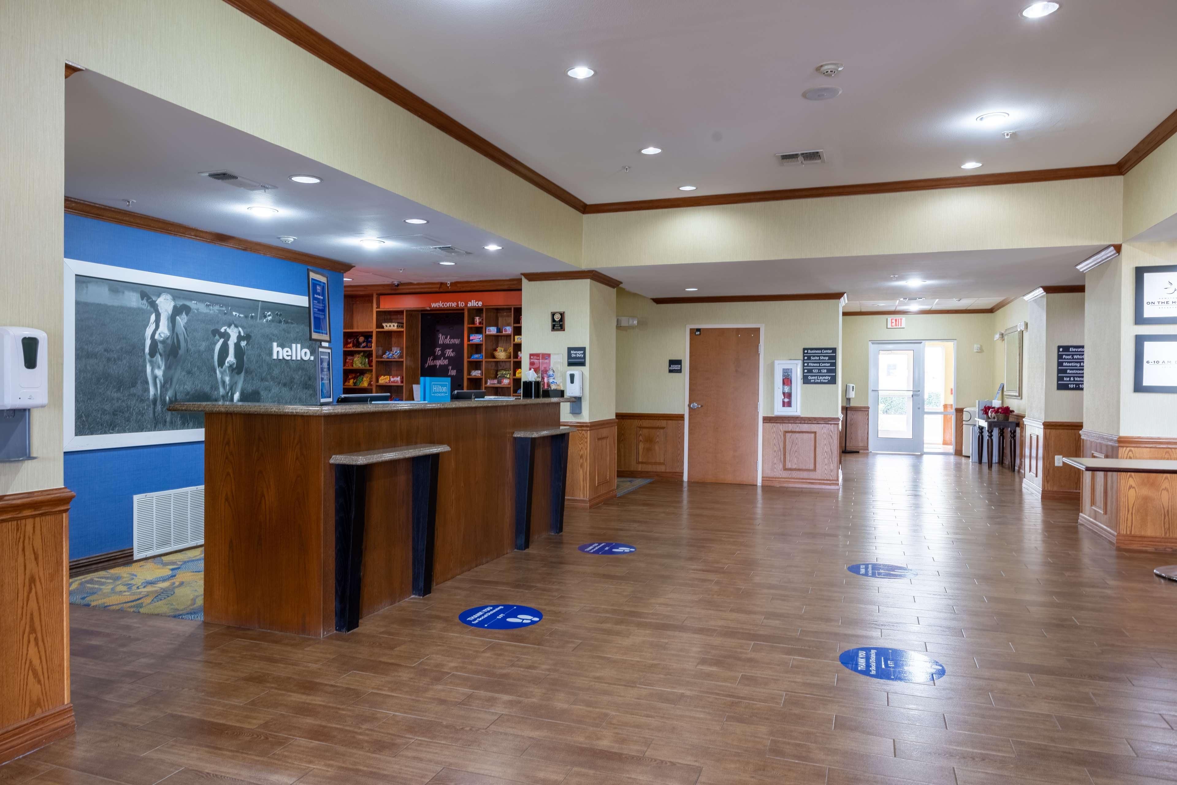 Hampton Inn Alice Екстериор снимка