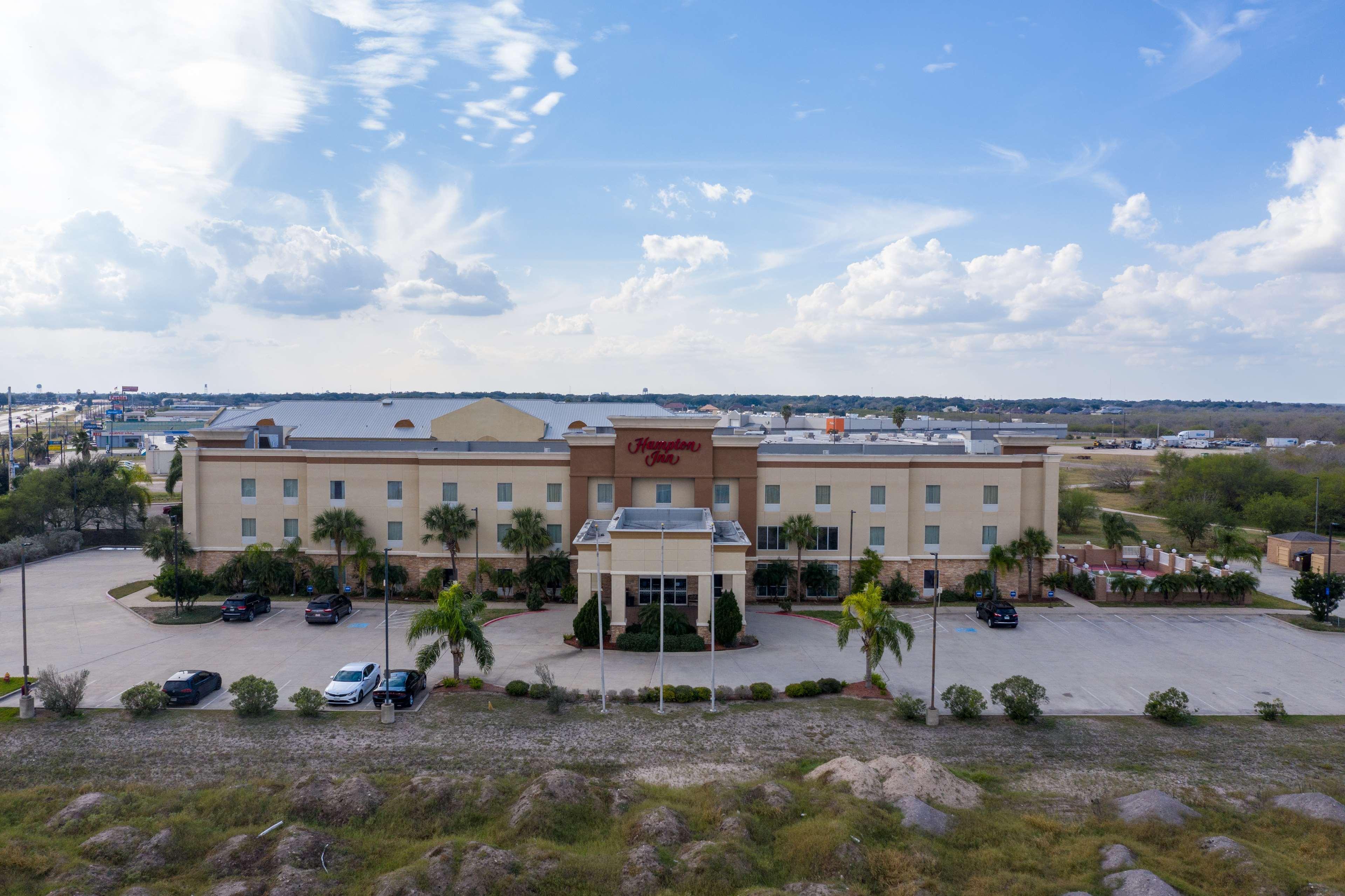 Hampton Inn Alice Екстериор снимка