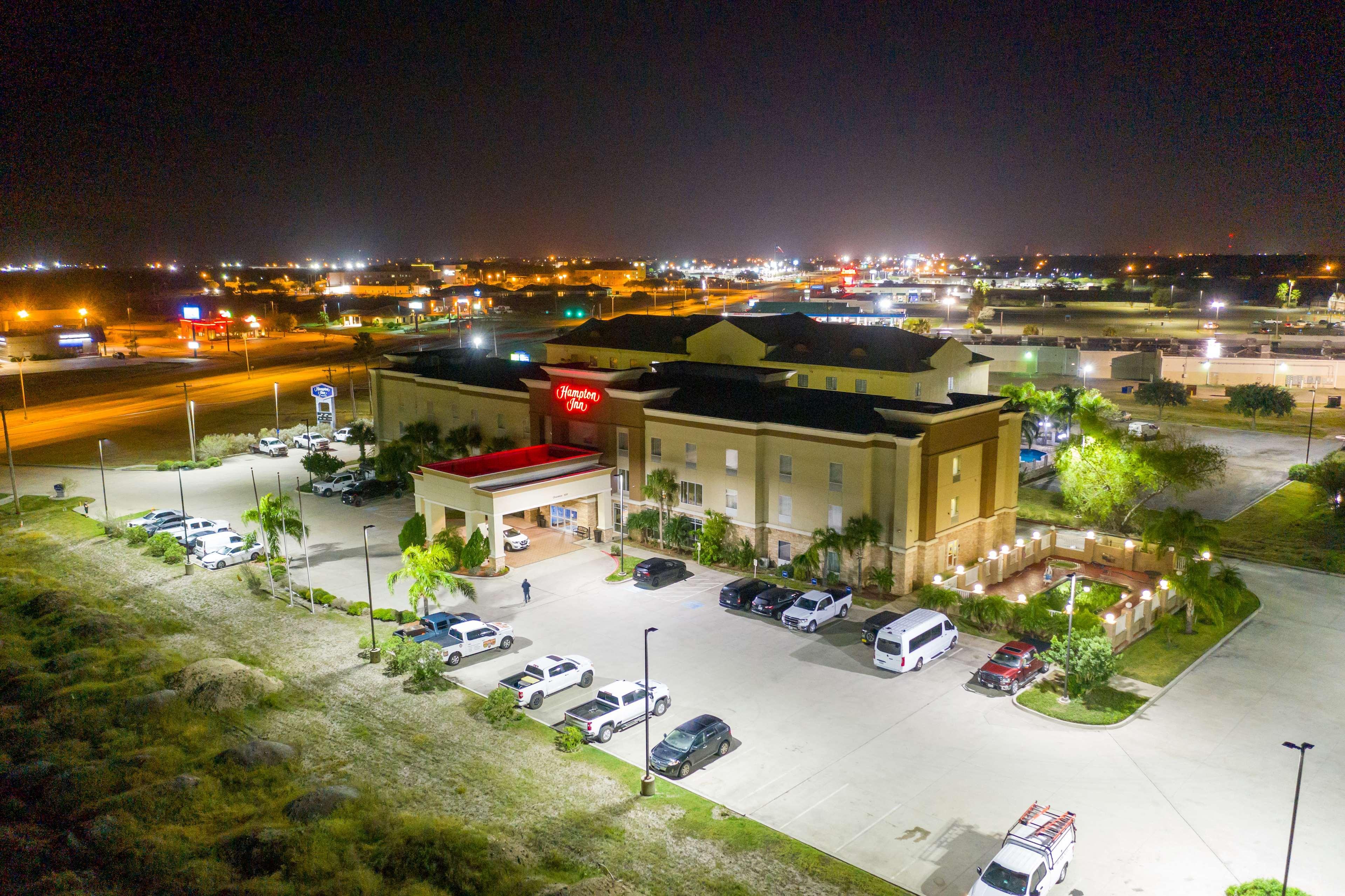 Hampton Inn Alice Екстериор снимка