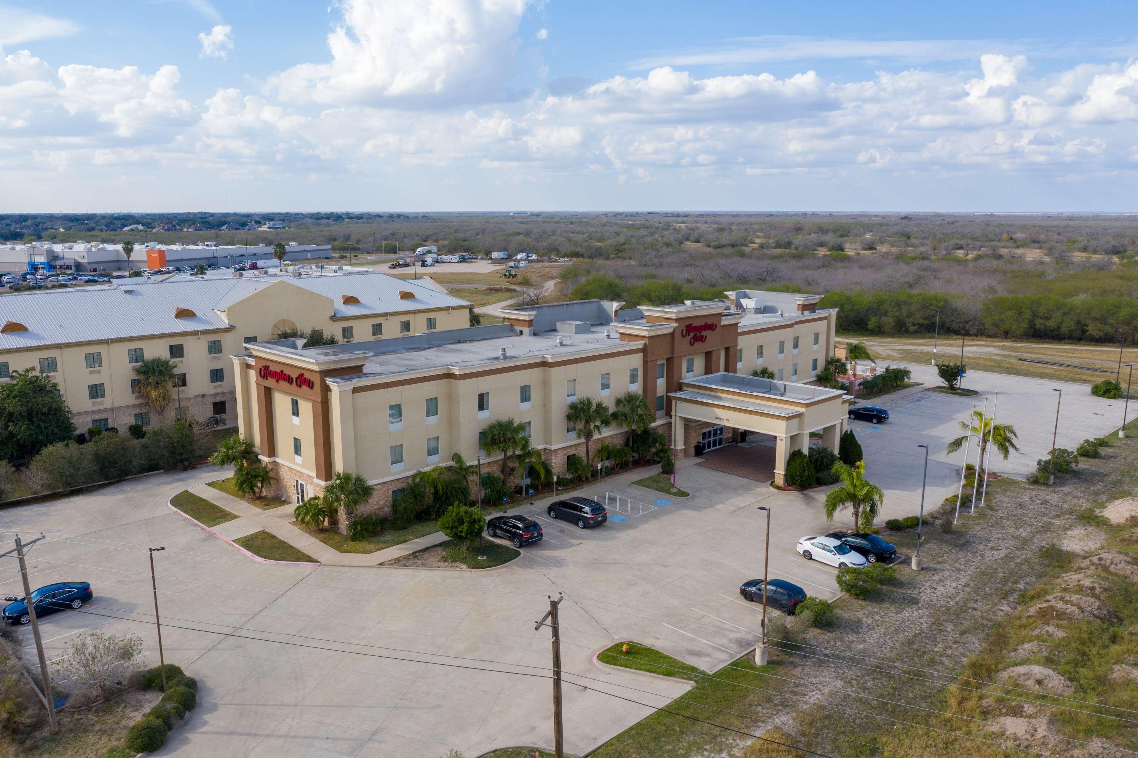 Hampton Inn Alice Екстериор снимка