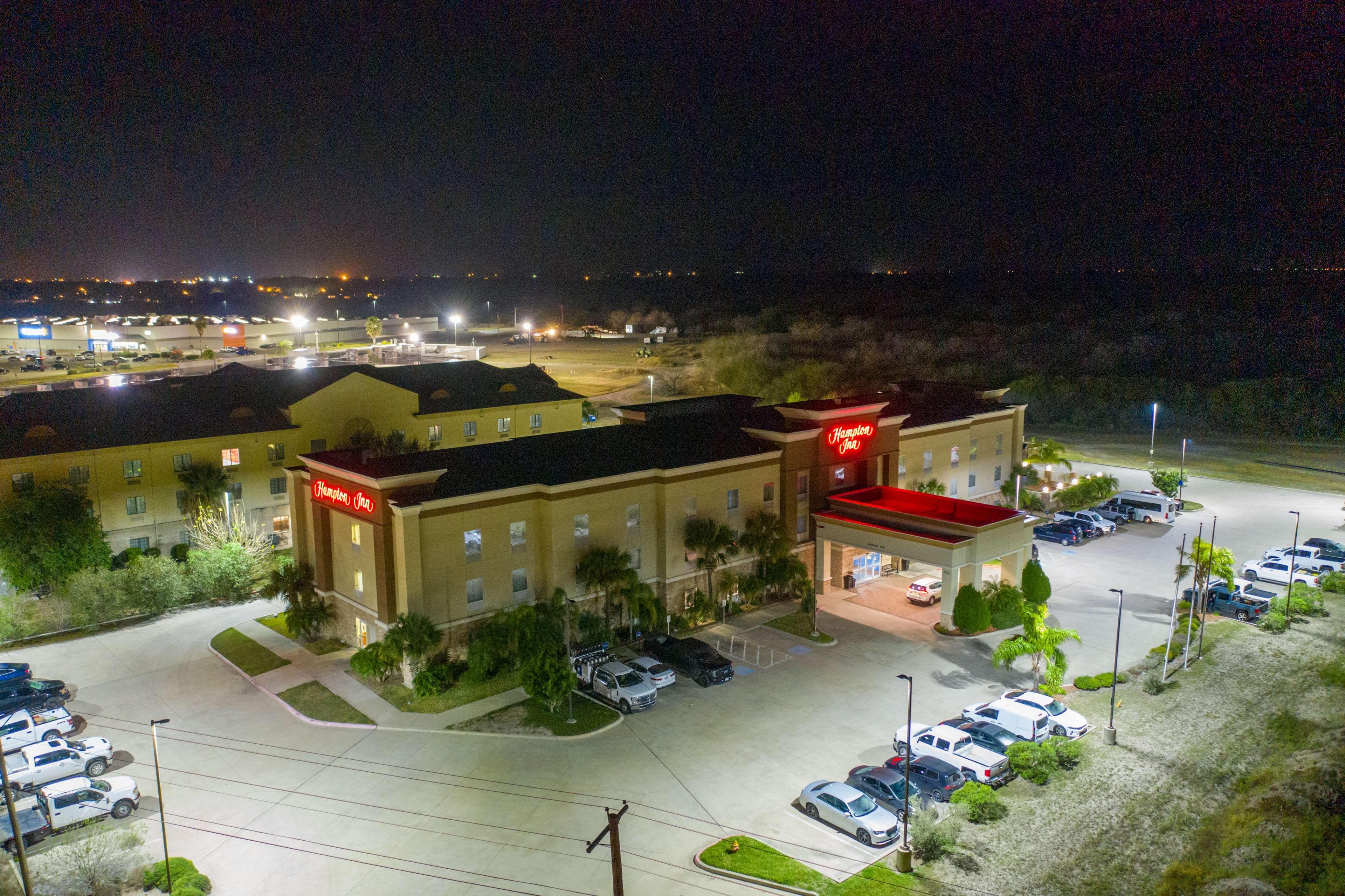 Hampton Inn Alice Екстериор снимка